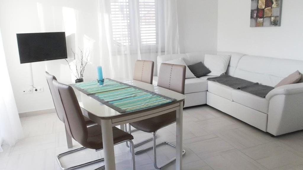 Apartments Horvat Vodice Bilik gambar